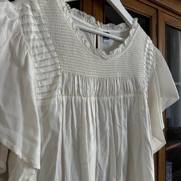 Elegant White Blouse - Picture 3 of 4